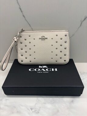 Coach Small Wristlet in Polished Pebble Leather with Ombre Rivets – Chalk White